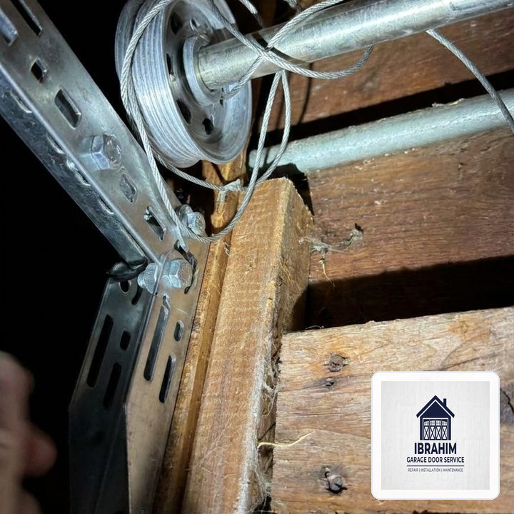 Ibrahim Garage Door Service Dispatch in Tukwila (Renton Area): Heavy-Duty EPDM Perimeter & Bottom Seal Weatherproofing - Tukwila, WA